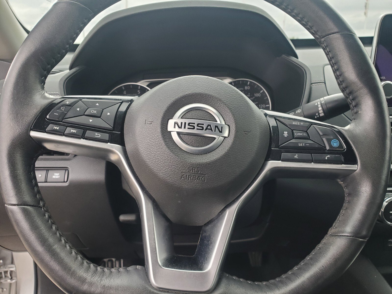 Vehicle image 15 of 39