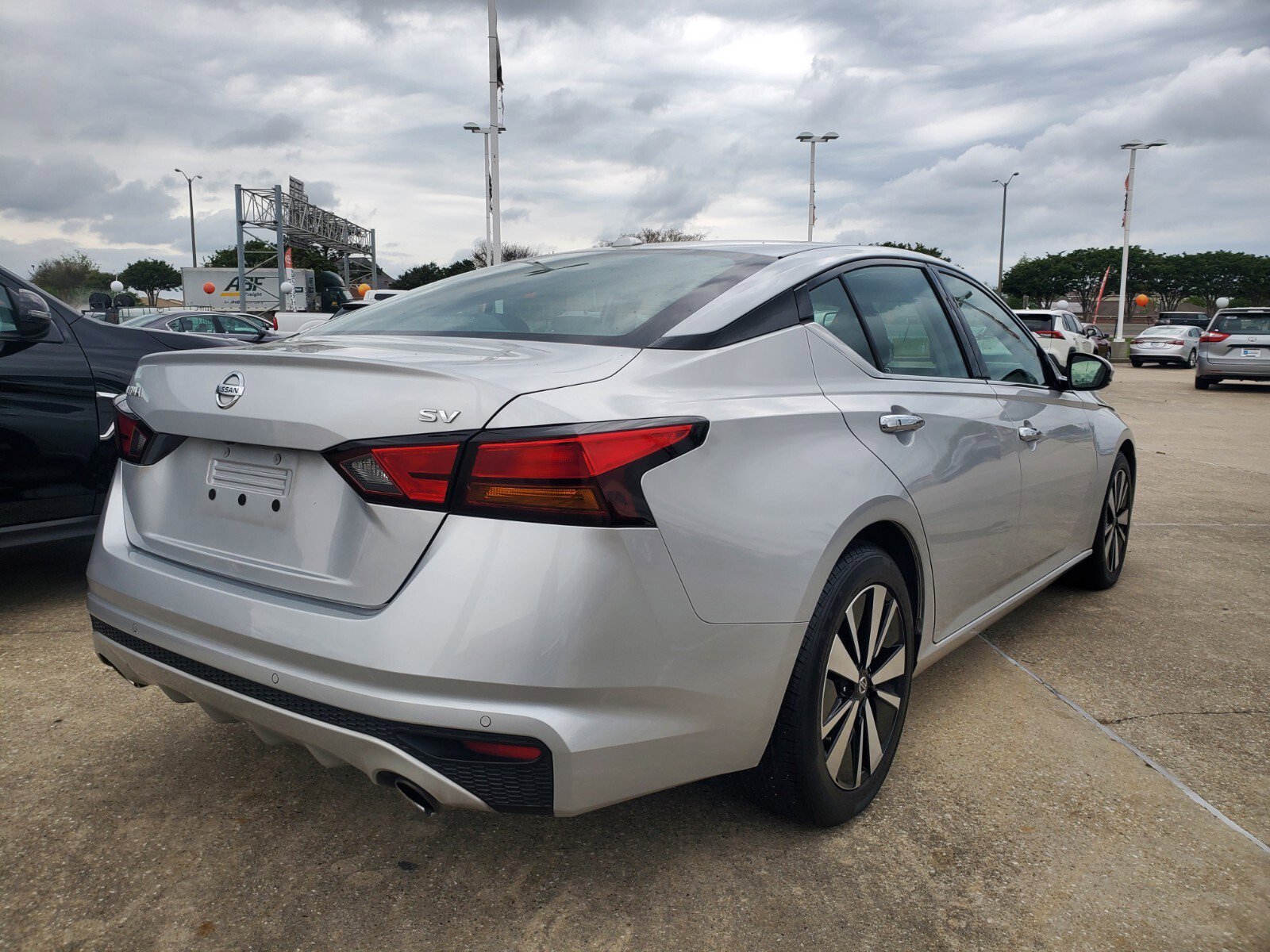 Vehicle image 5 of 39