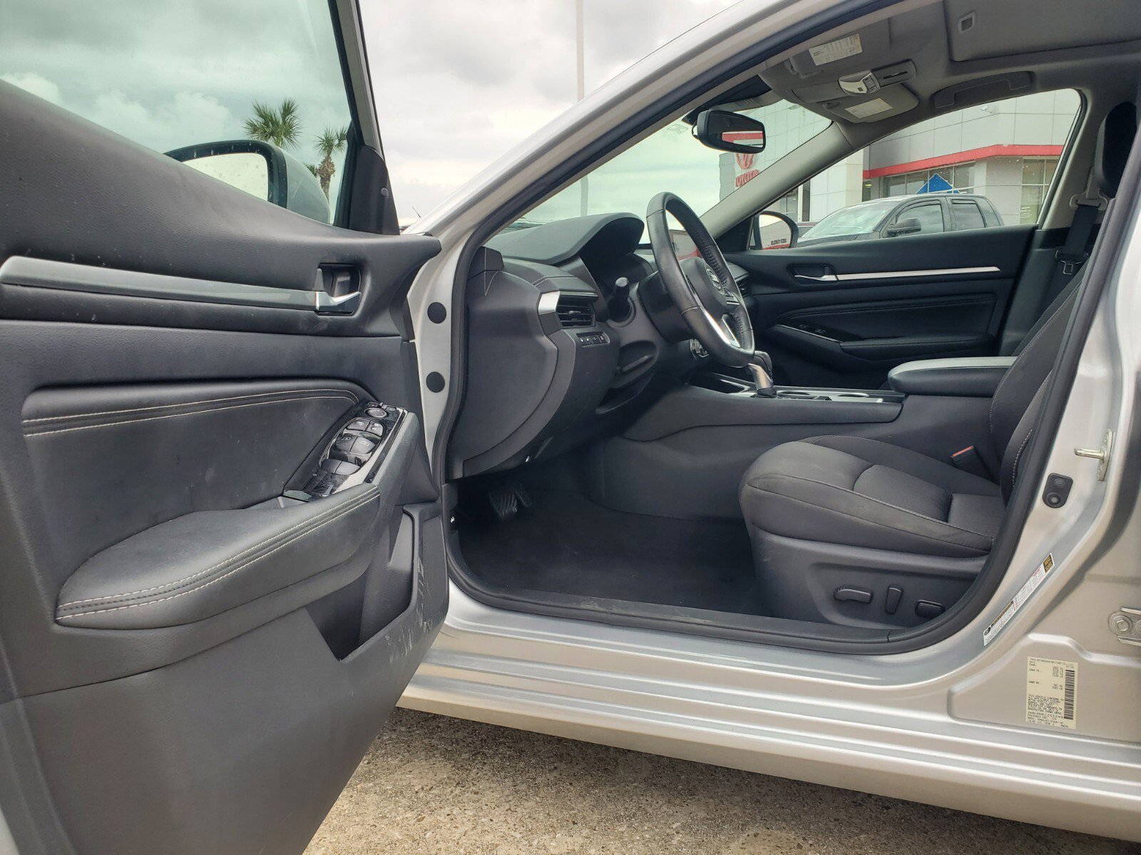 Vehicle image 9 of 39