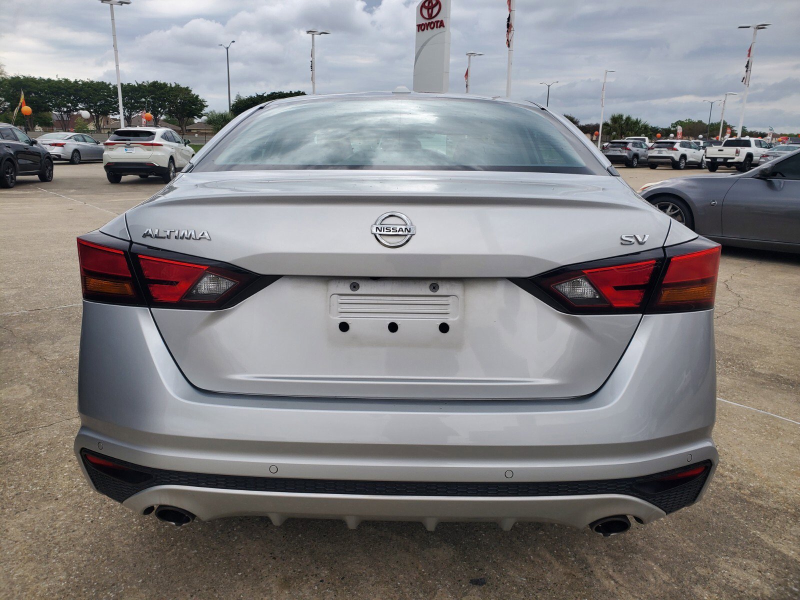 Vehicle image 4 of 39