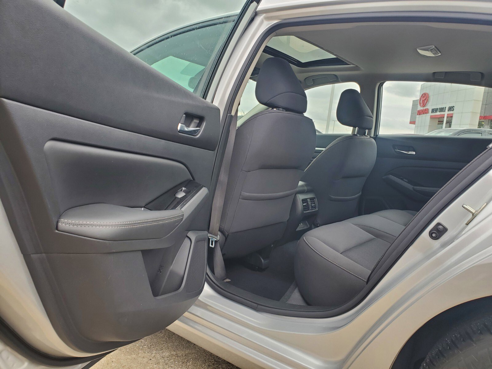 Vehicle image 25 of 39