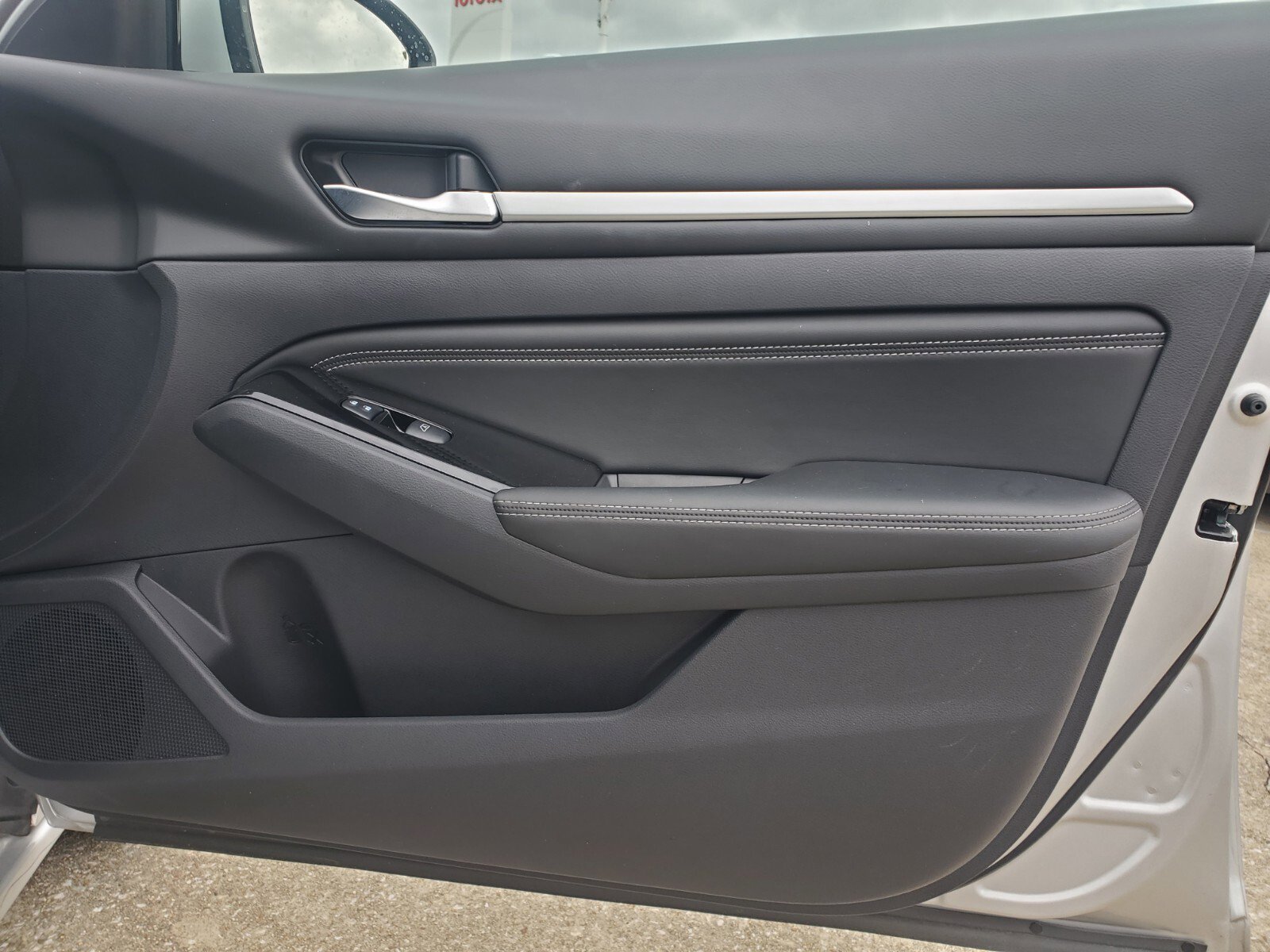 Vehicle image 35 of 39