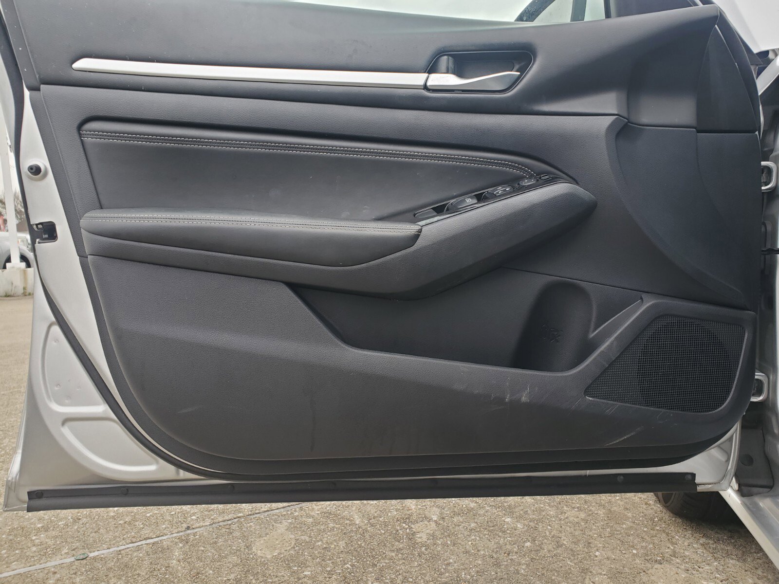 Vehicle image 21 of 39