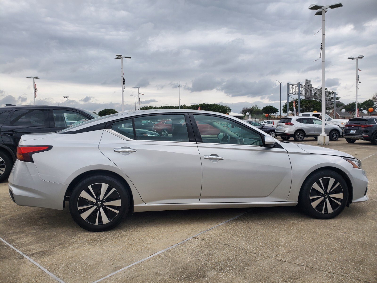 Vehicle image 6 of 39