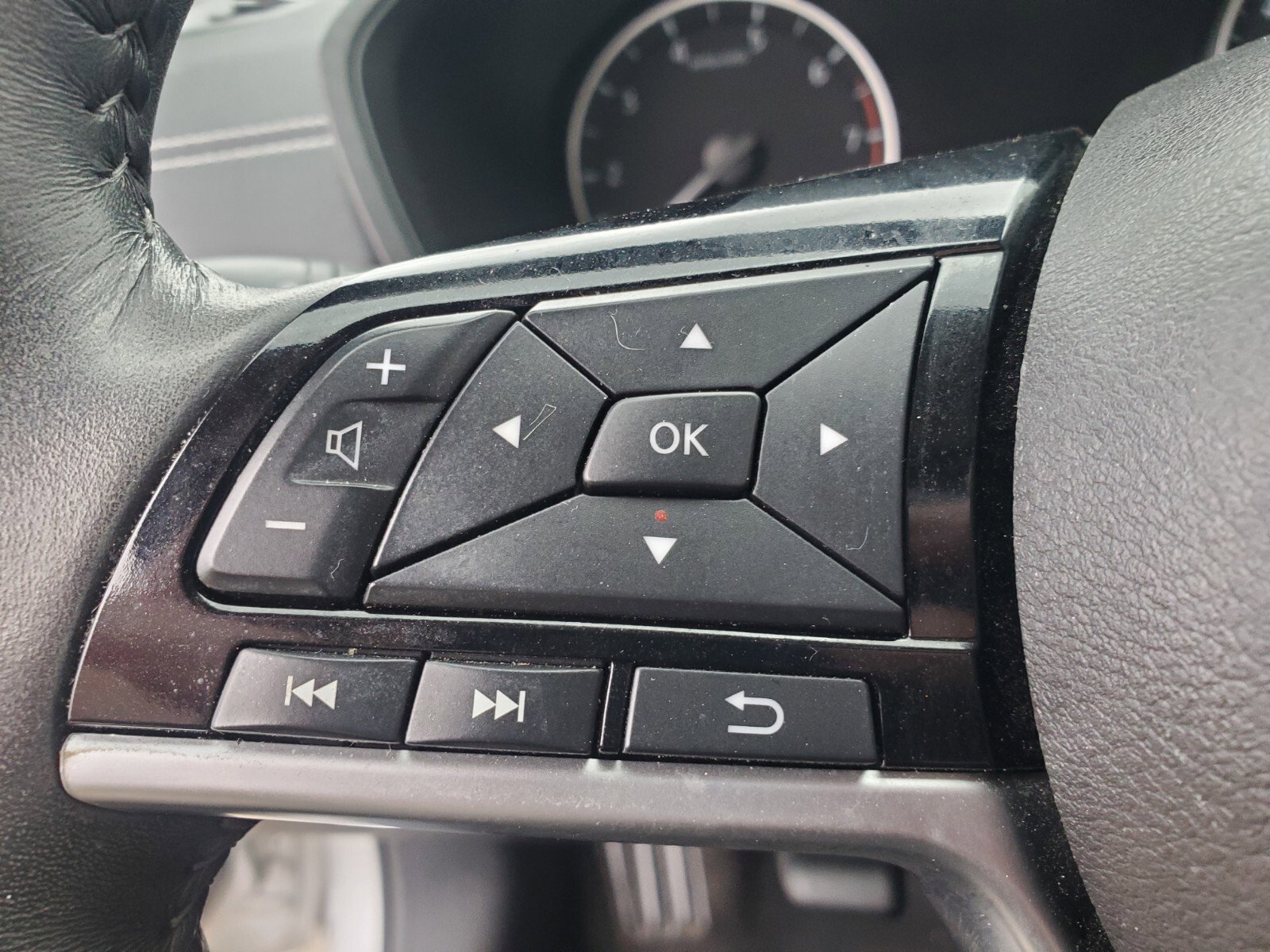Vehicle image 17 of 39