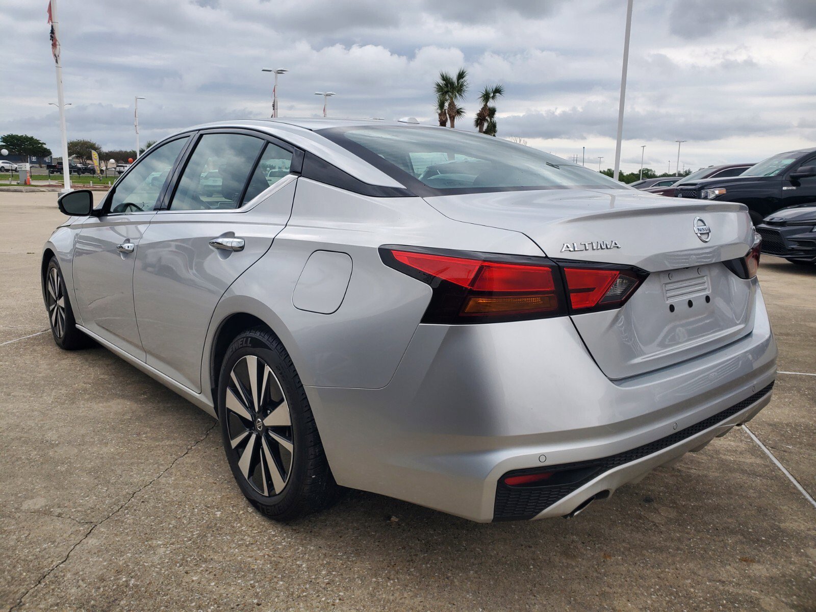Vehicle image 3 of 39