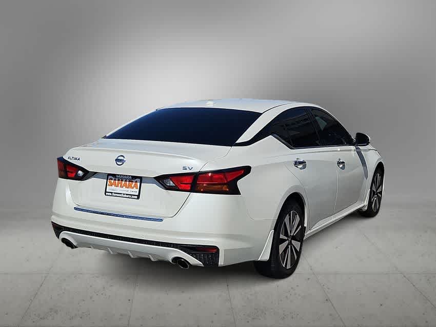Vehicle image 6 of 33
