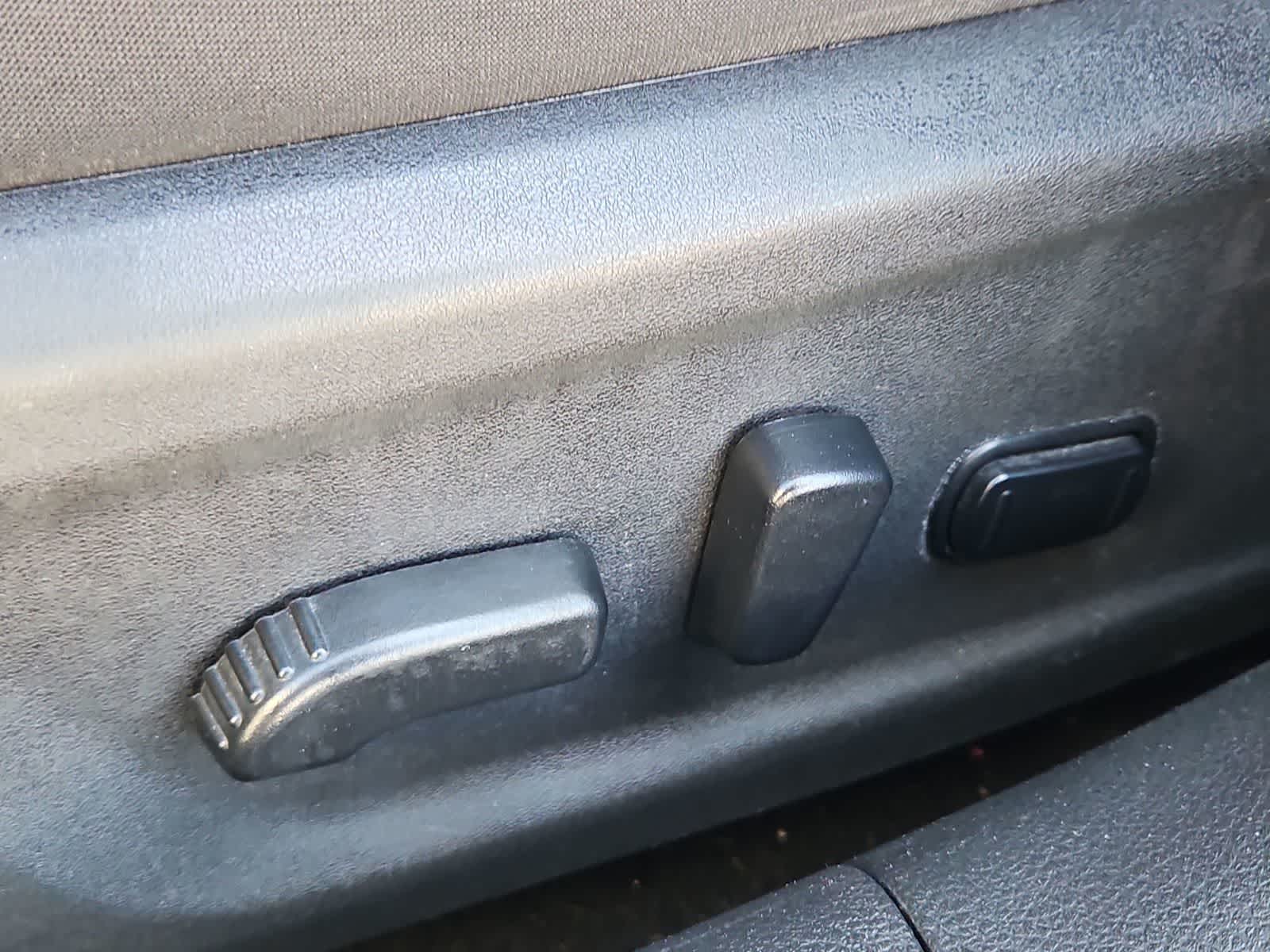 Vehicle image 23 of 33