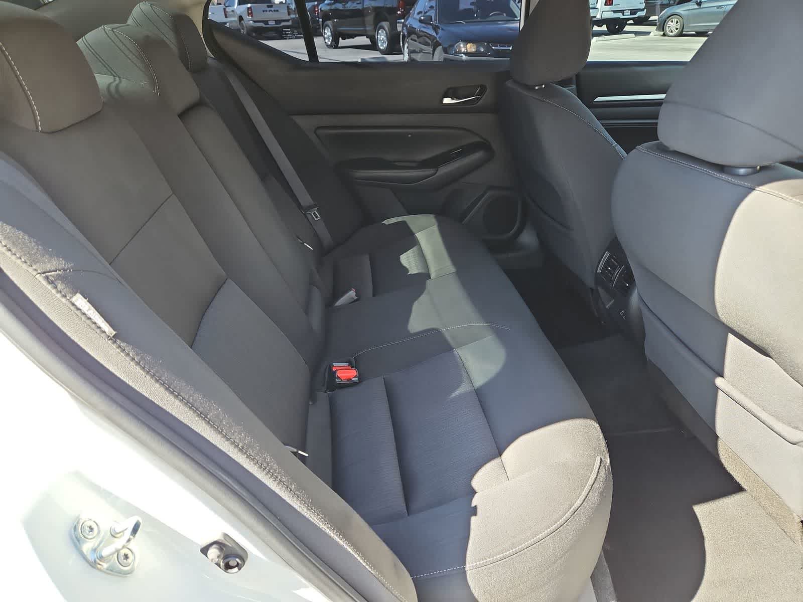 Vehicle image 13 of 33