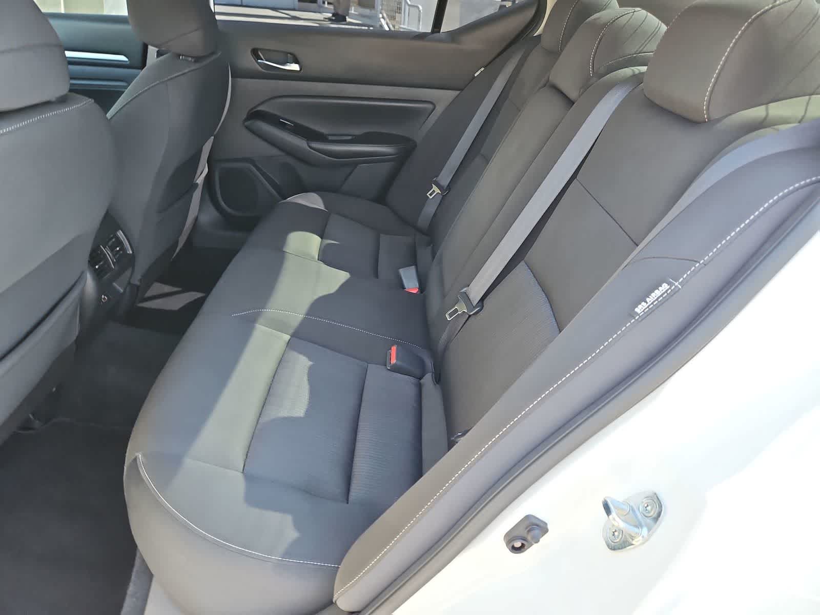 Vehicle image 14 of 33