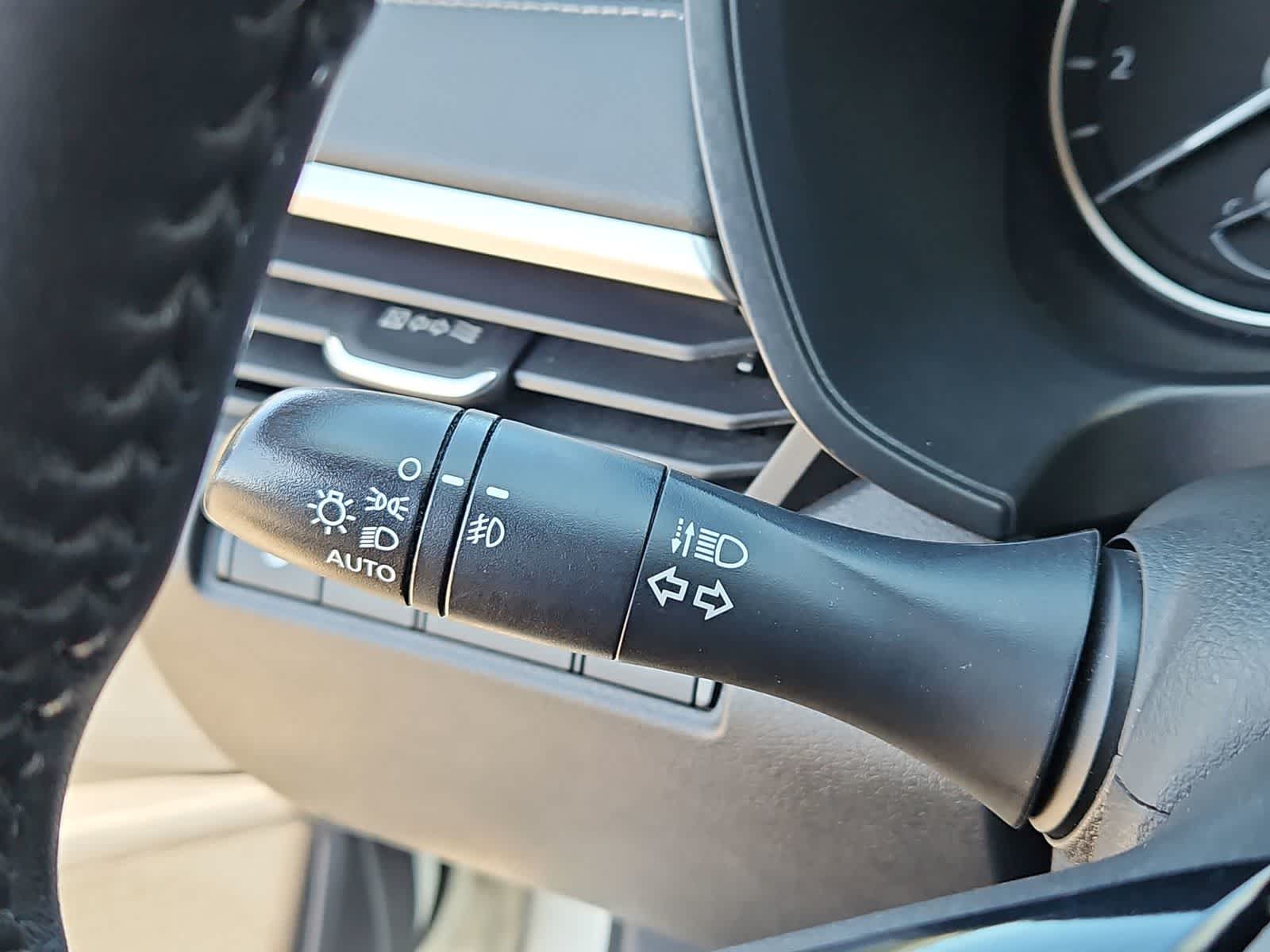Vehicle image 27 of 33