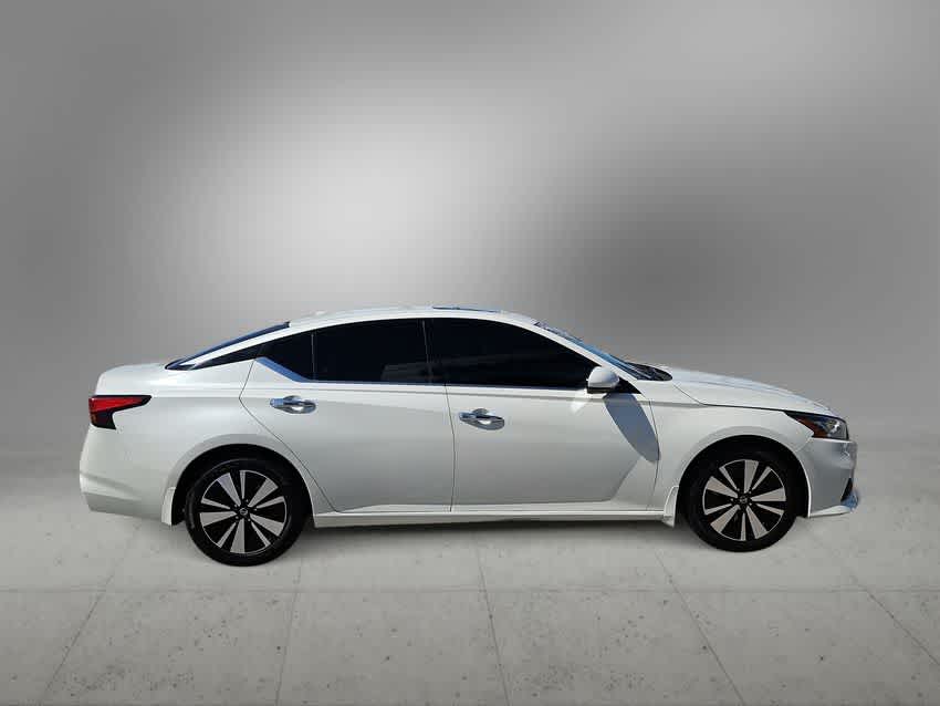 Vehicle image 5 of 33