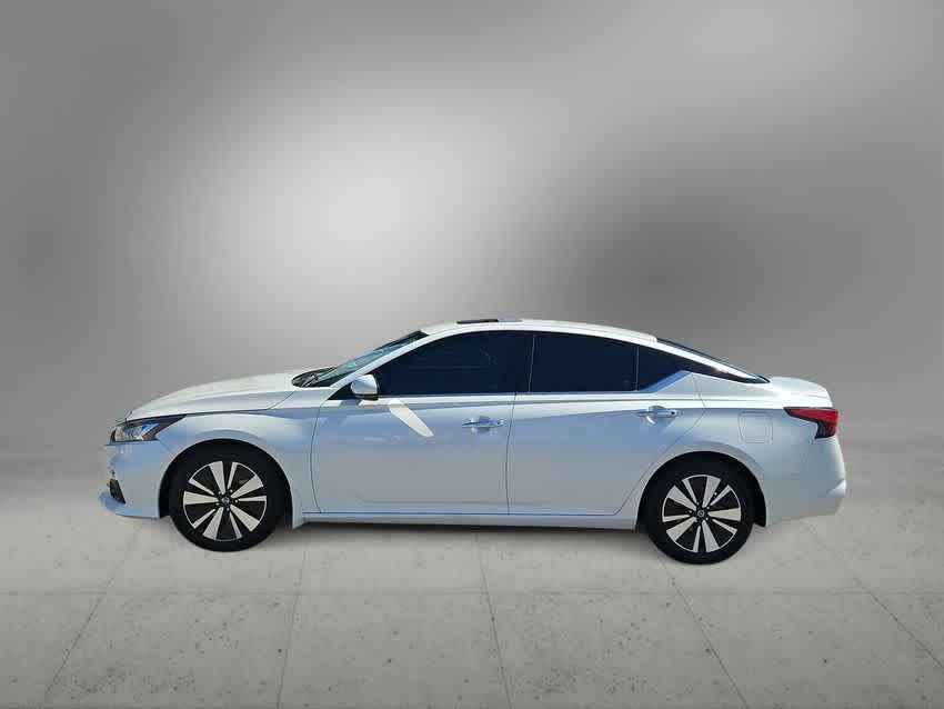 Vehicle image 9 of 33