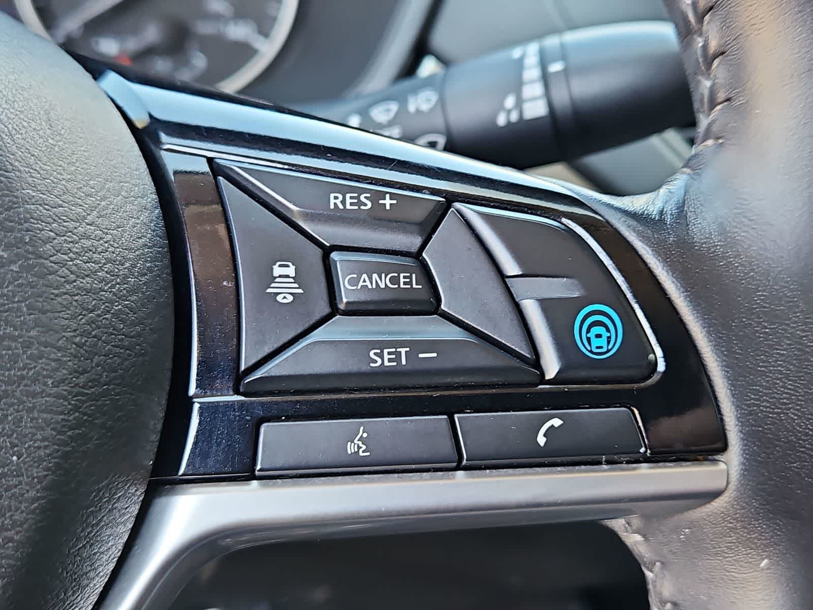 Vehicle image 28 of 33