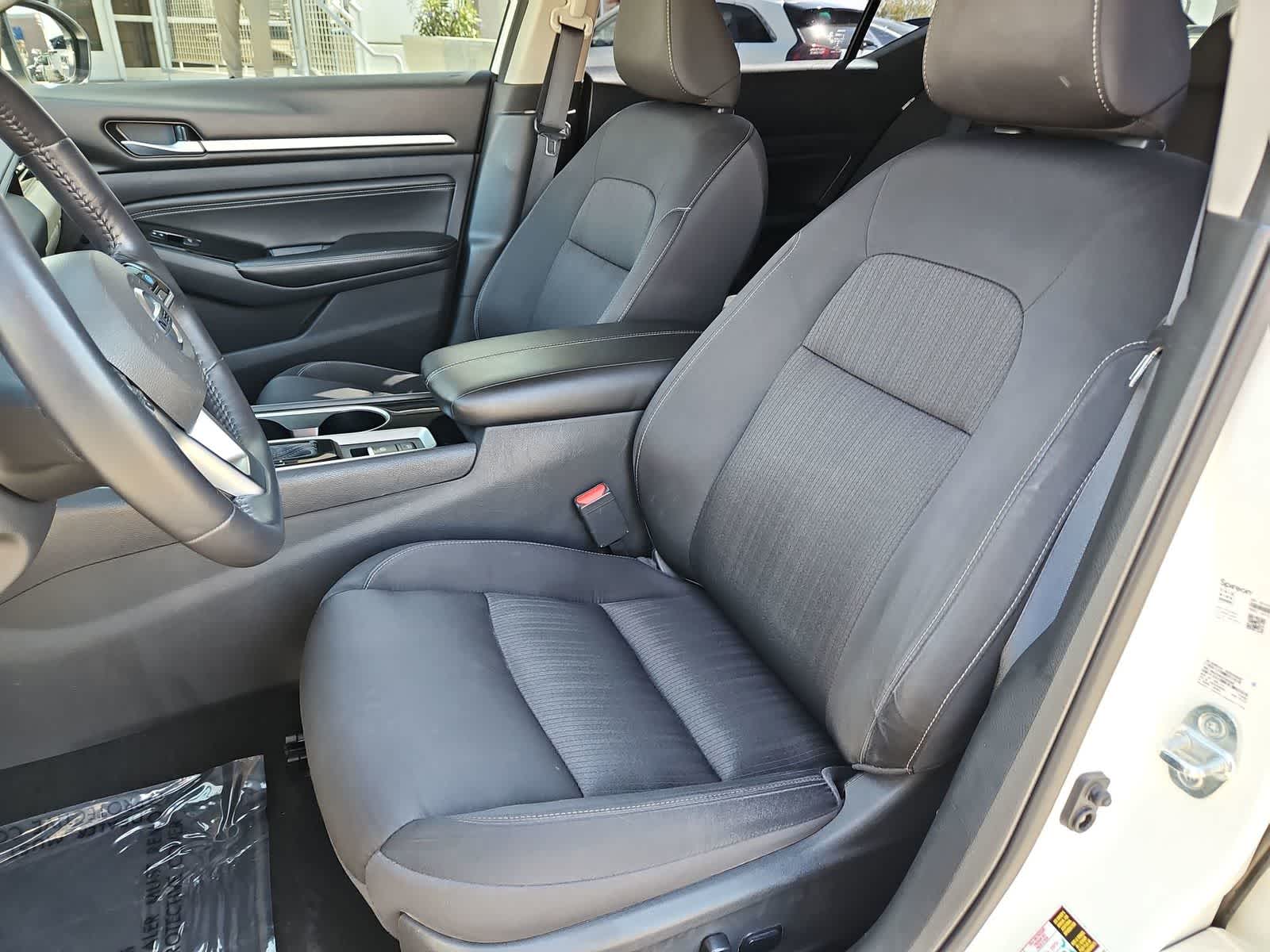 Vehicle image 12 of 33