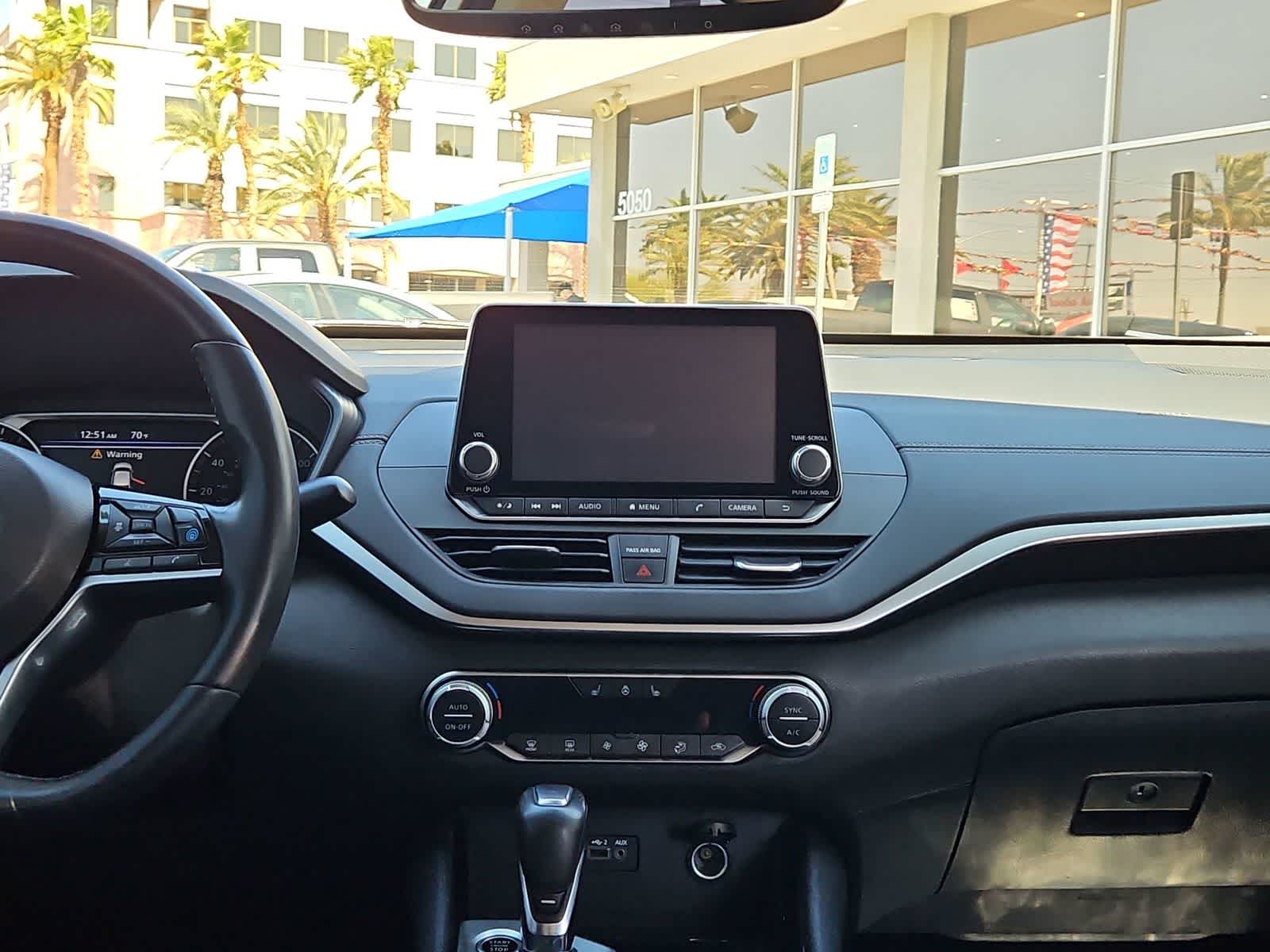 Vehicle image 18 of 33