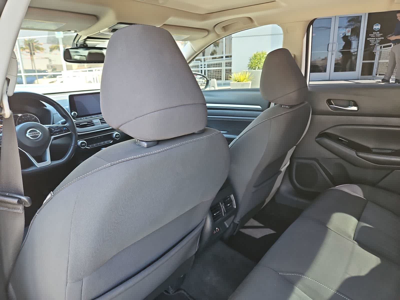 Vehicle image 15 of 33