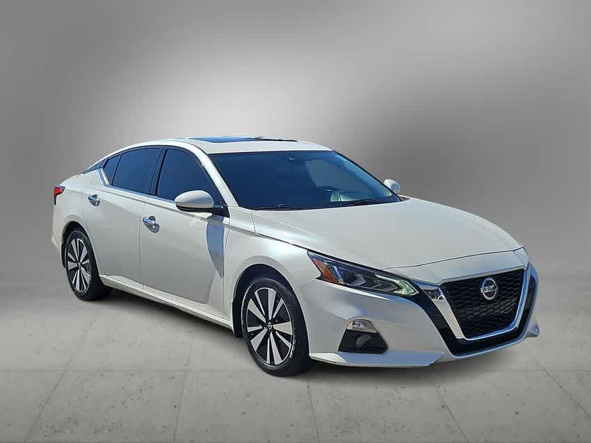 Vehicle image 4 of 33