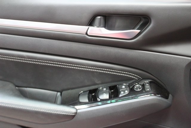 Vehicle image 13 of 20