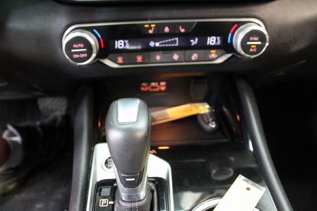Vehicle image 11 of 20