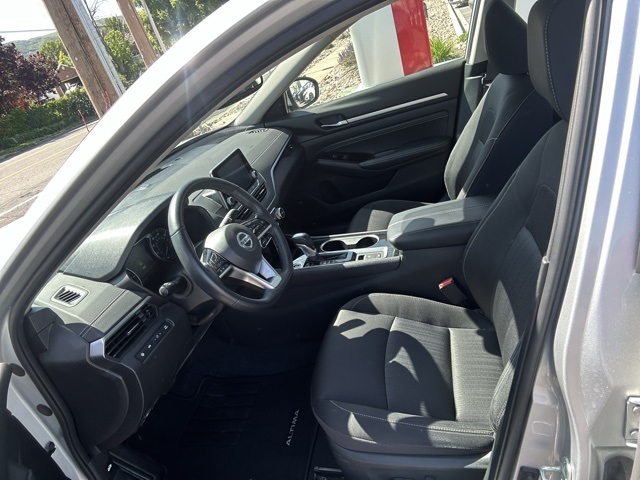 Vehicle image 7 of 8