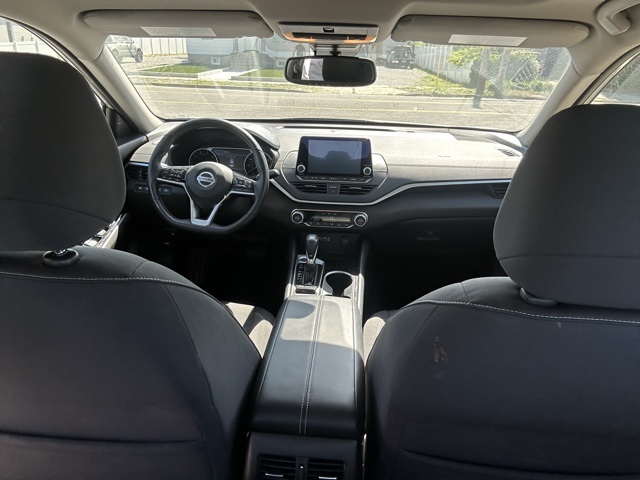 Vehicle image 6 of 8