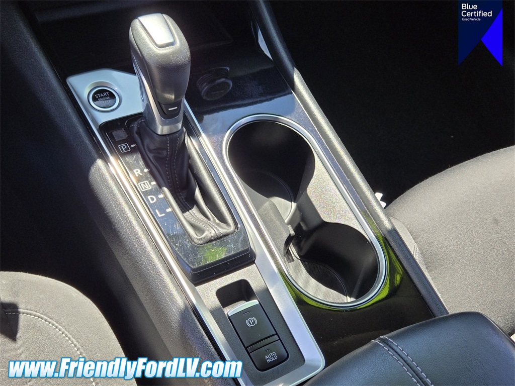 Vehicle image 18 of 25