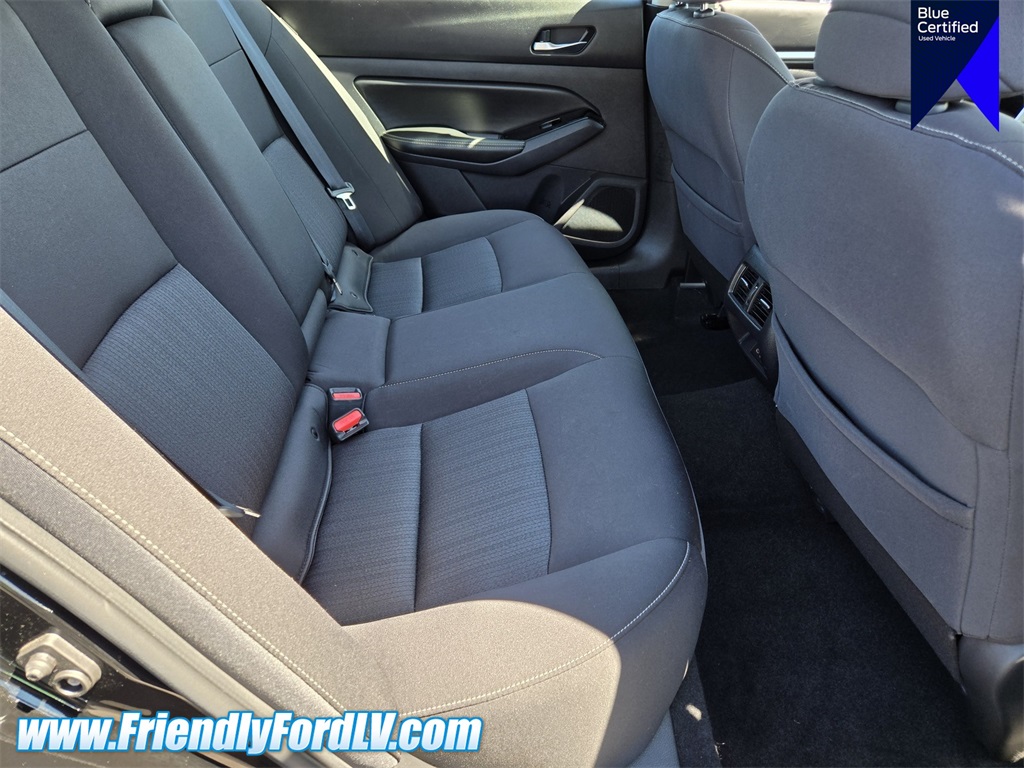Vehicle image 10 of 25