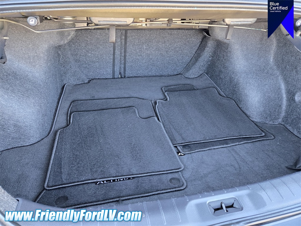 Vehicle image 9 of 25
