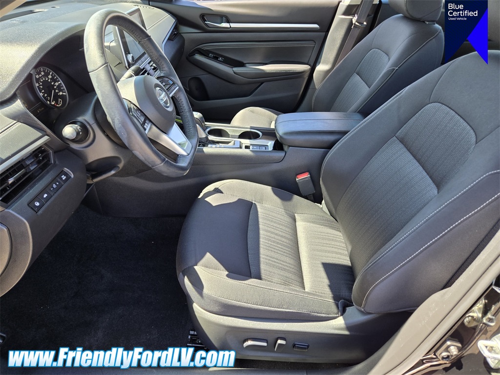 Vehicle image 13 of 25