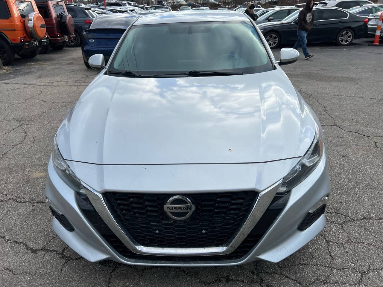 Vehicle image 3 of 17