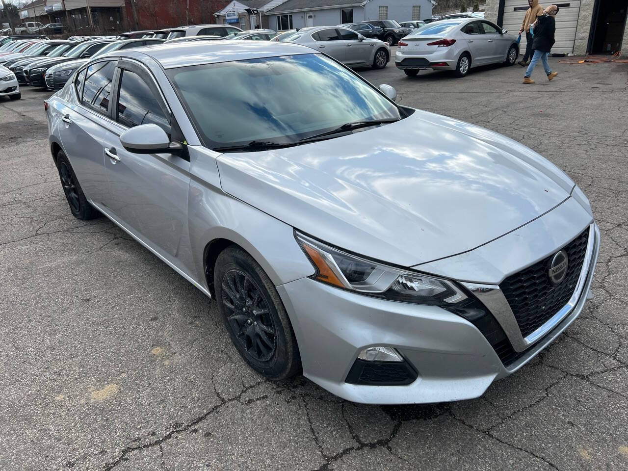 Vehicle image 4 of 17