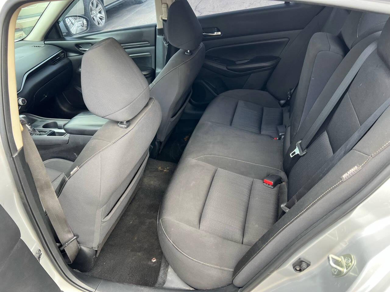 Vehicle image 14 of 17