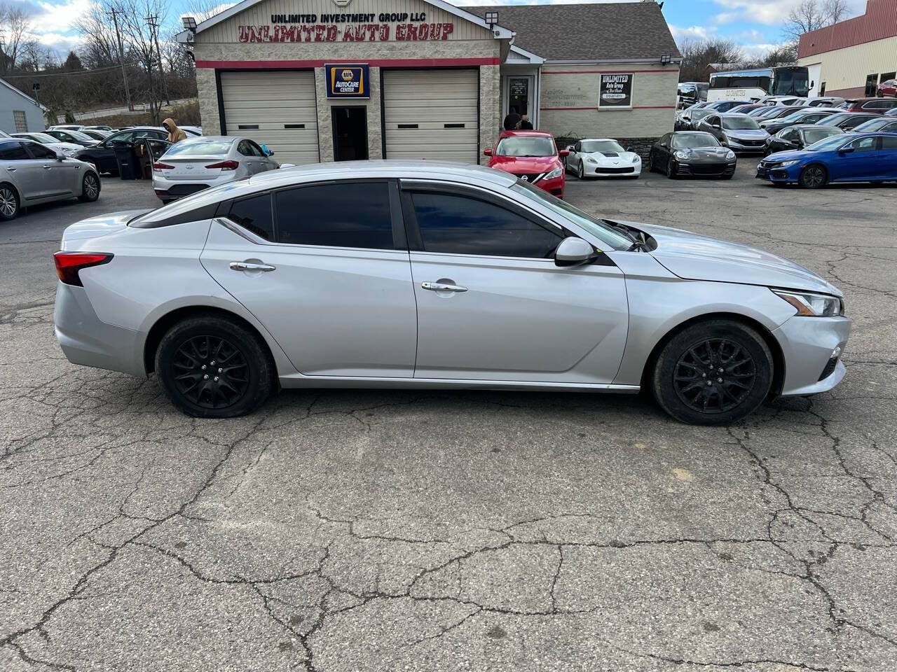 Vehicle image 5 of 17
