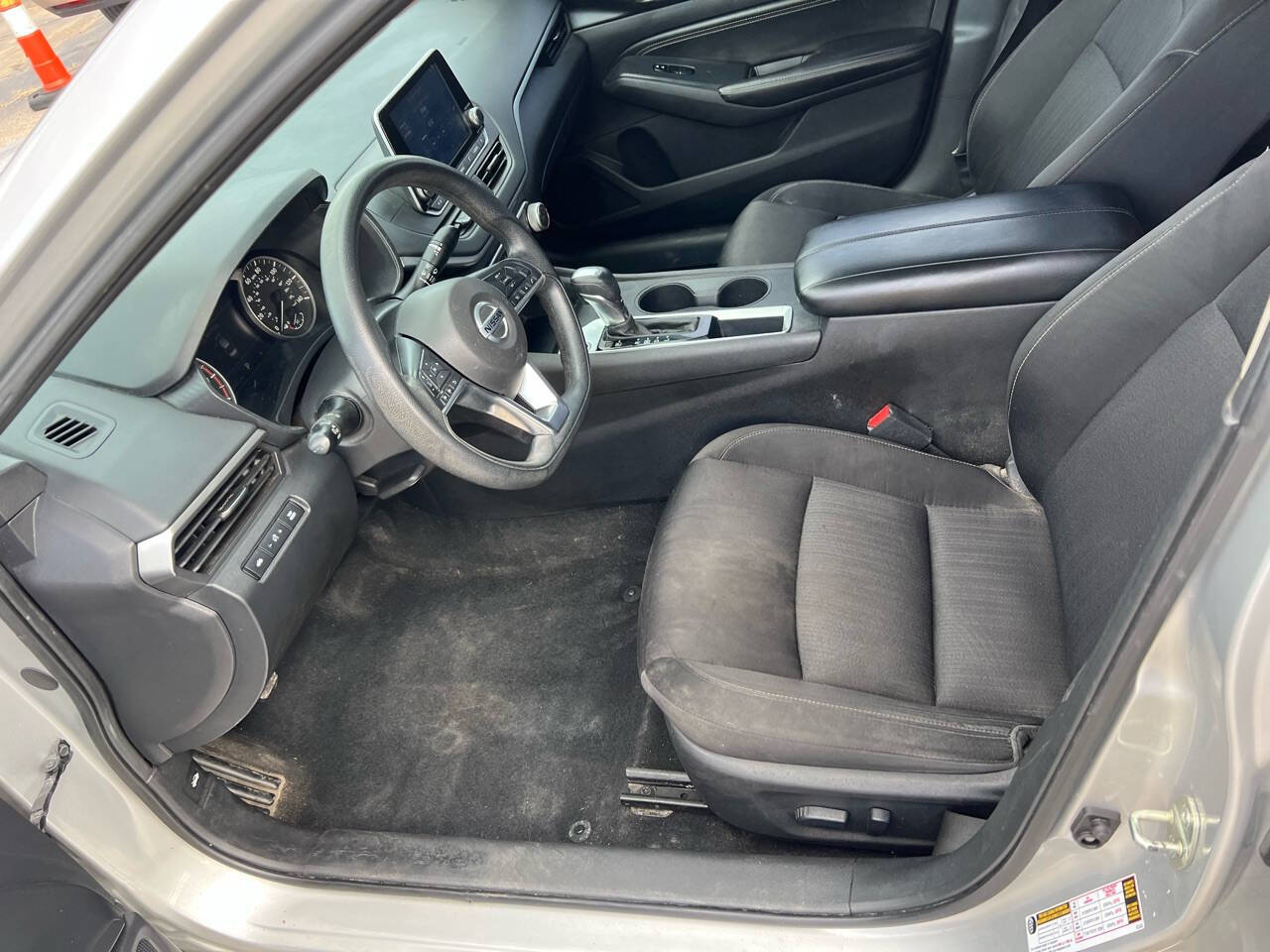 Vehicle image 13 of 17