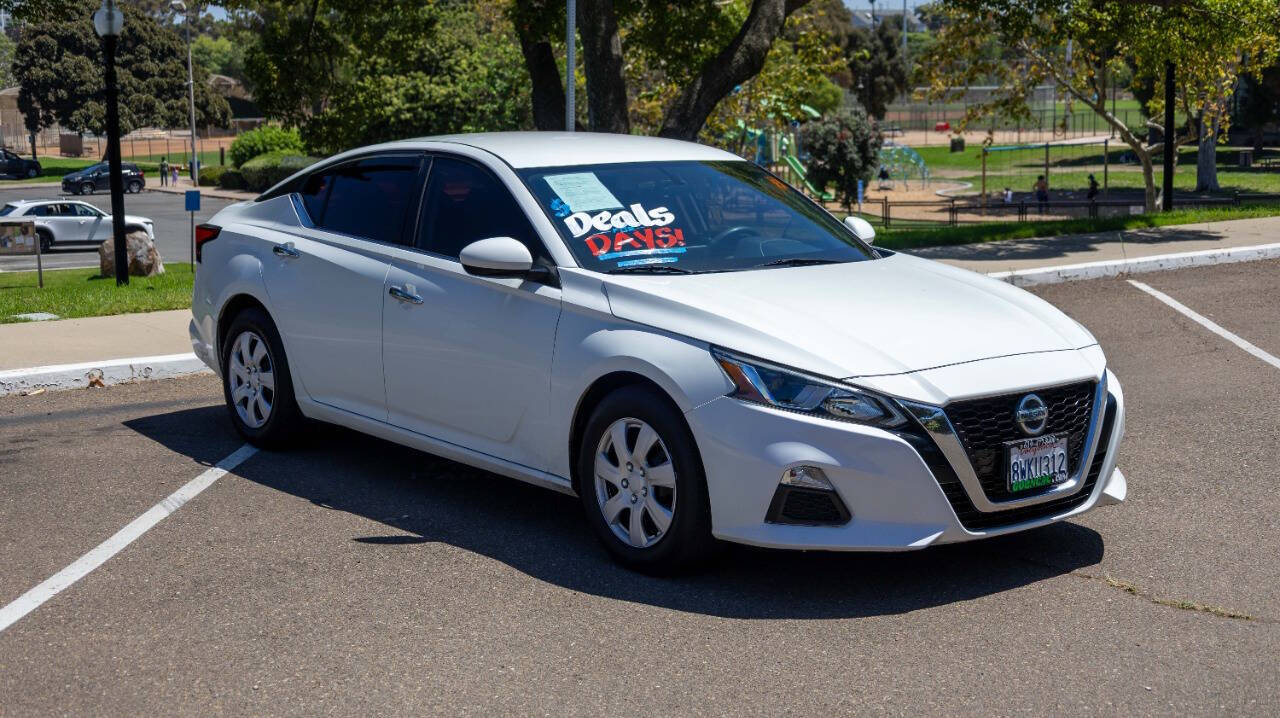 2020 Nissan Altima 2.5 S Image 3 of 30