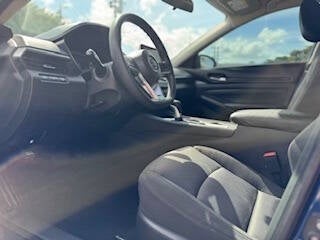 Vehicle image 32 of 41
