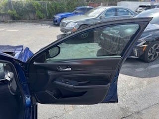 Vehicle image 23 of 41