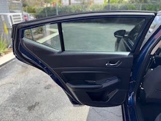 Vehicle image 33 of 41