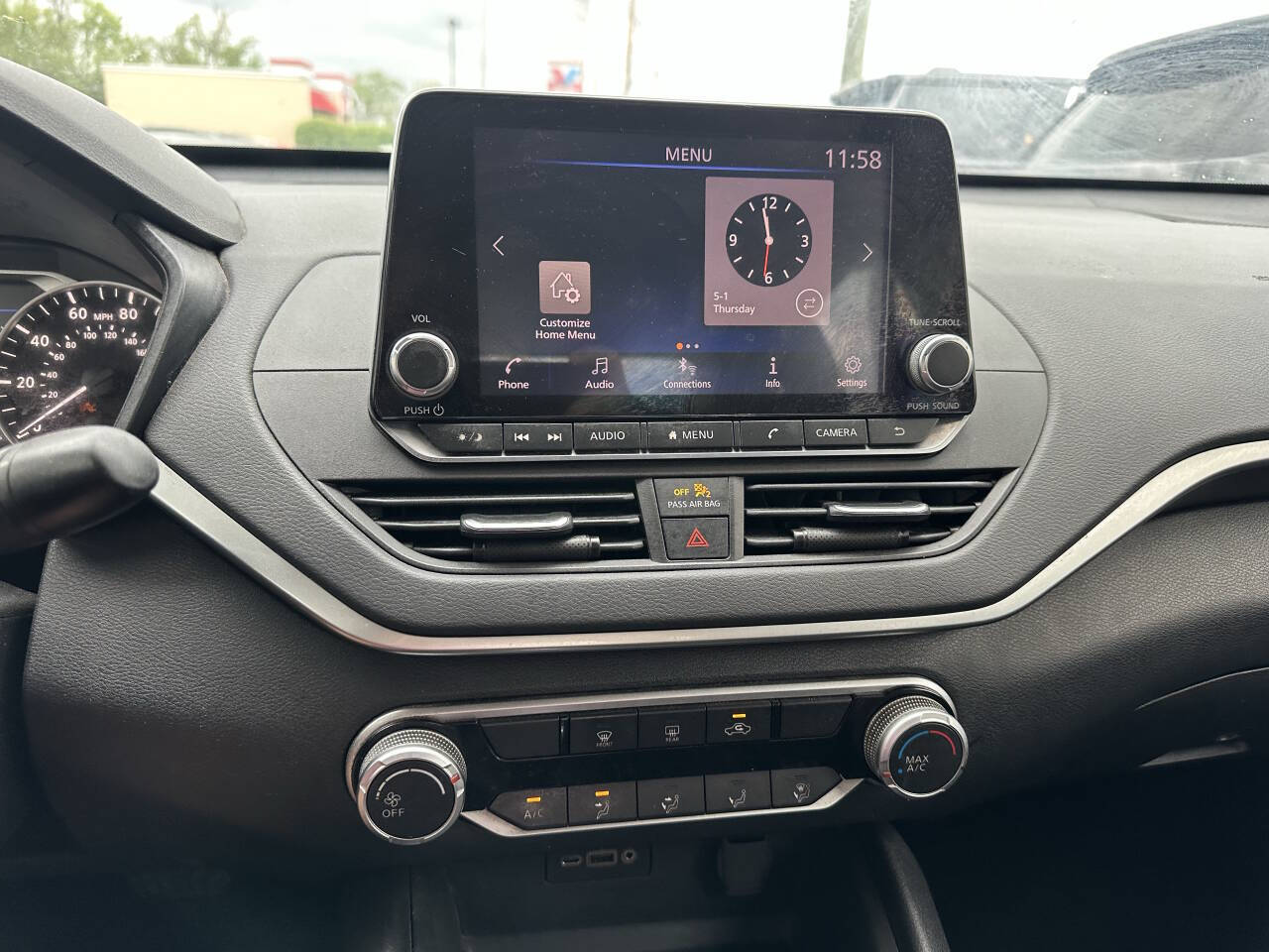 Vehicle image 23 of 24