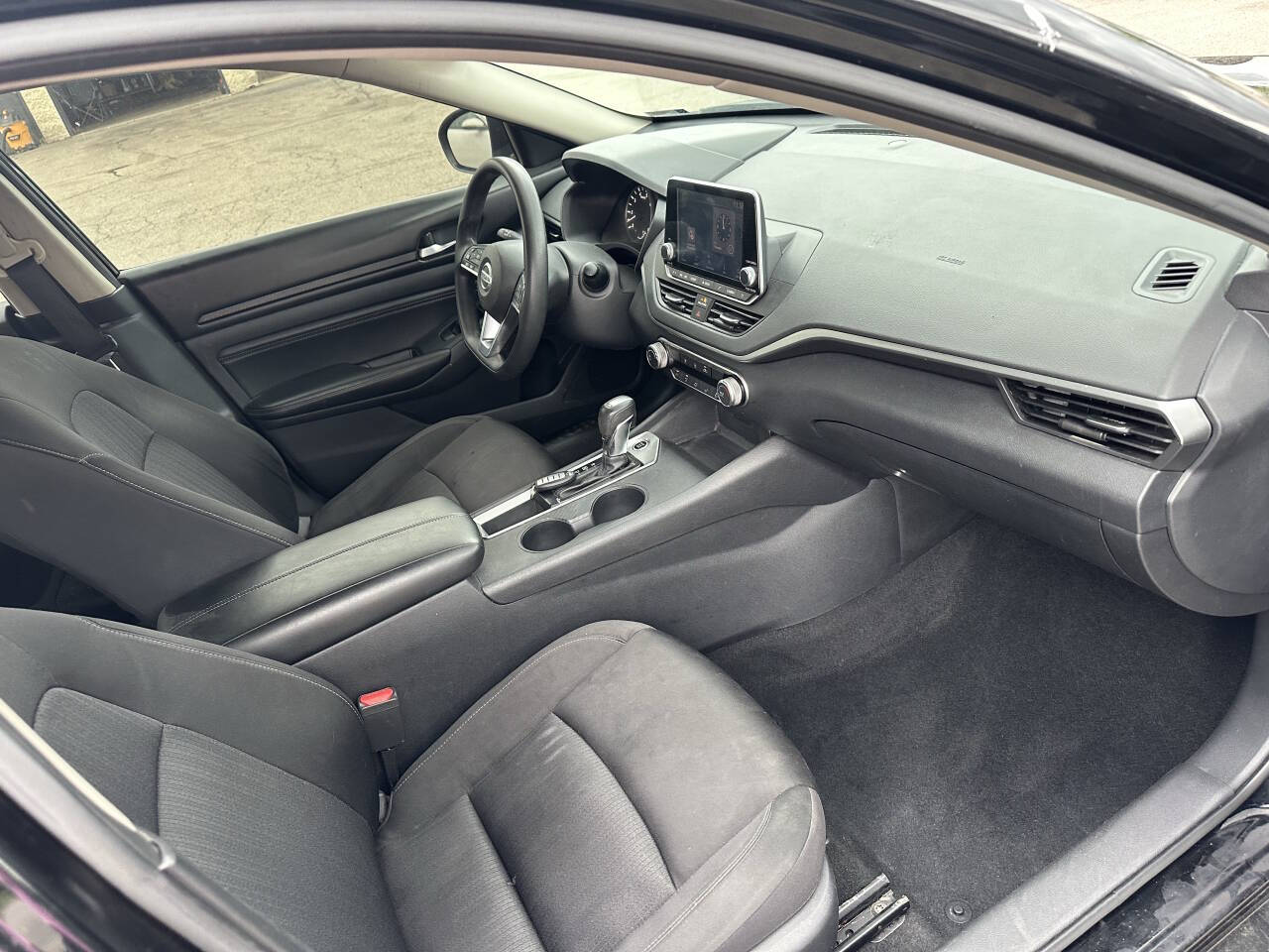 Vehicle image 21 of 24