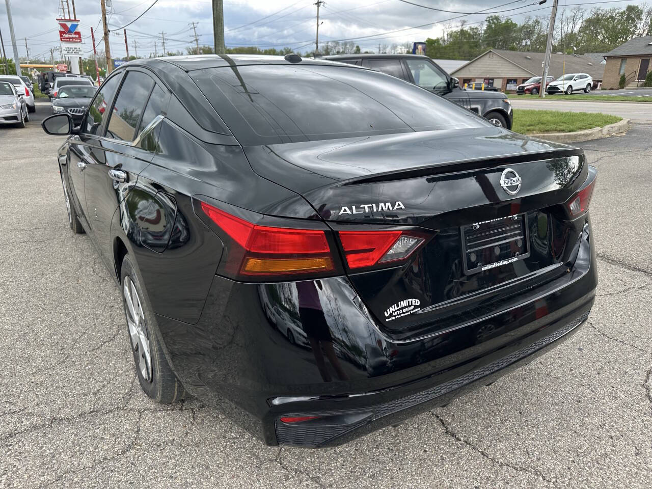 Vehicle image 10 of 24