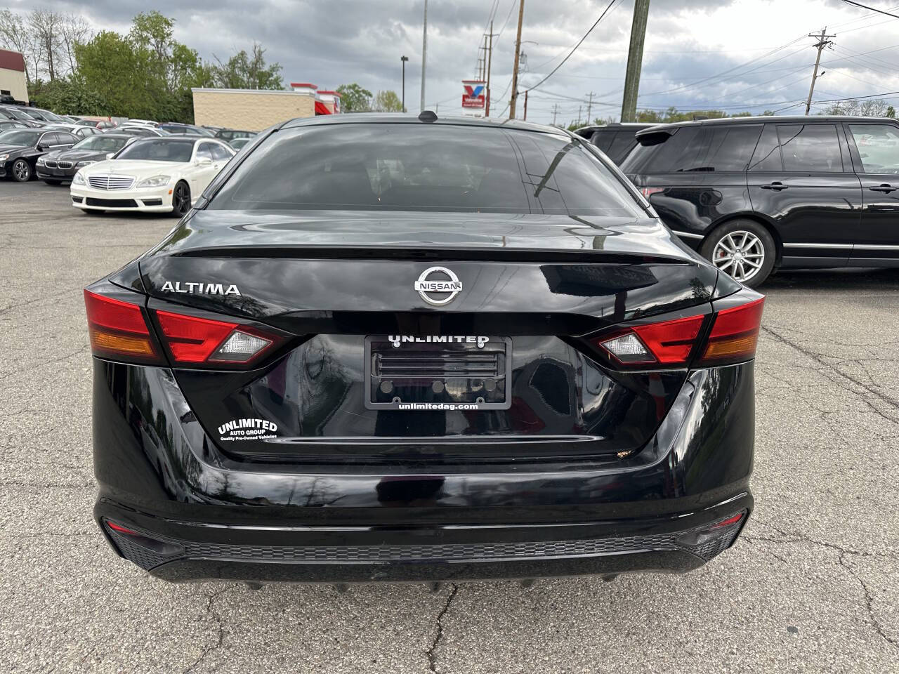 Vehicle image 9 of 24