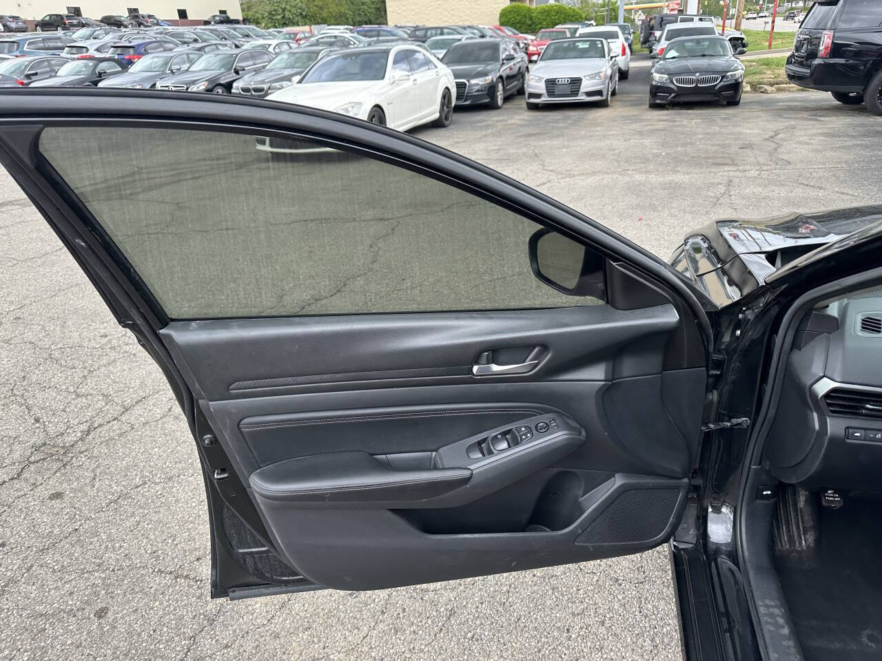 Vehicle image 14 of 24