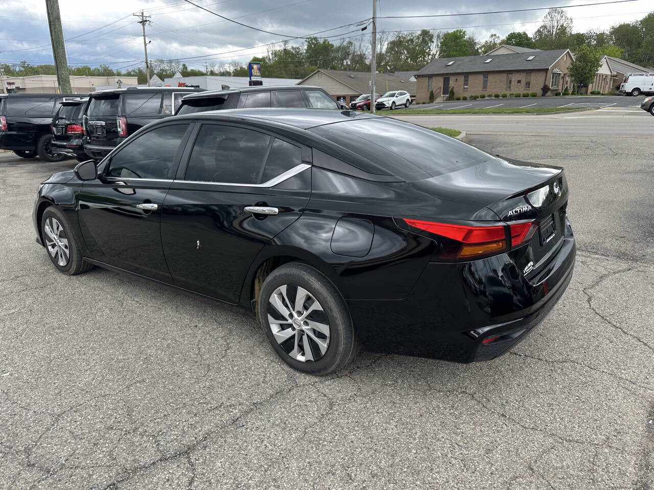 Vehicle image 11 of 24