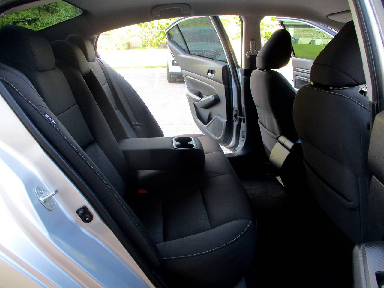 2020 Nissan Altima 2.5 S Image 12 of 25