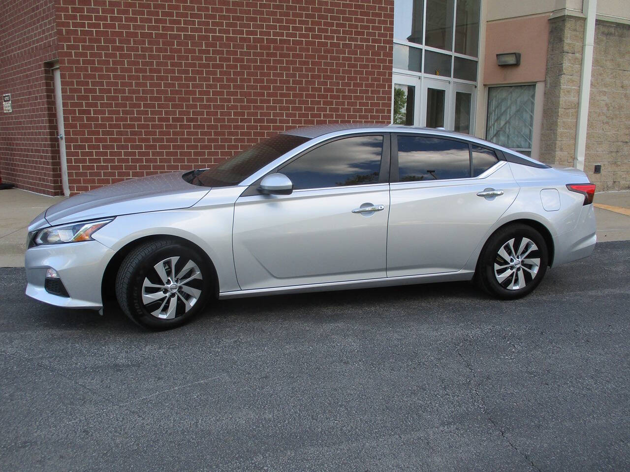 2020 Nissan Altima 2.5 S Image 1 of 25