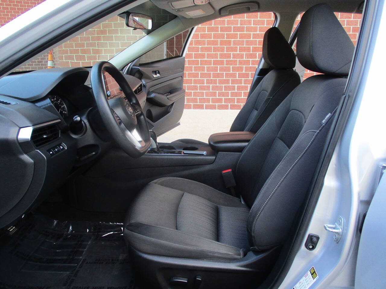 2020 Nissan Altima 2.5 S Image 9 of 25