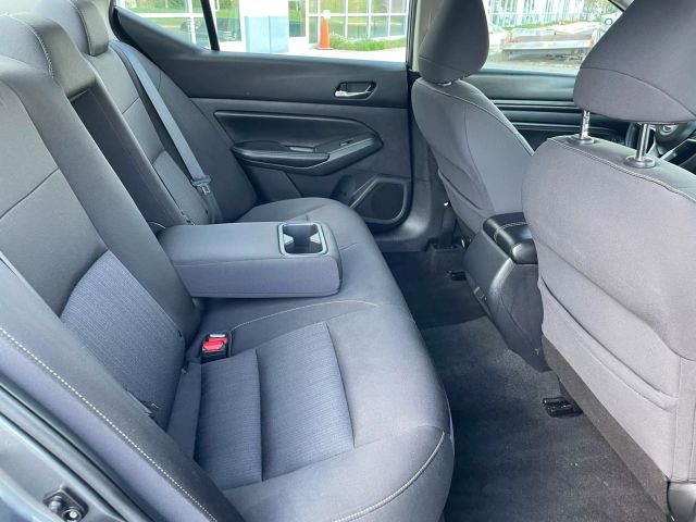 Vehicle image 79 of 86