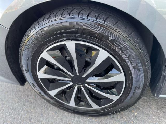 Vehicle image 32 of 86